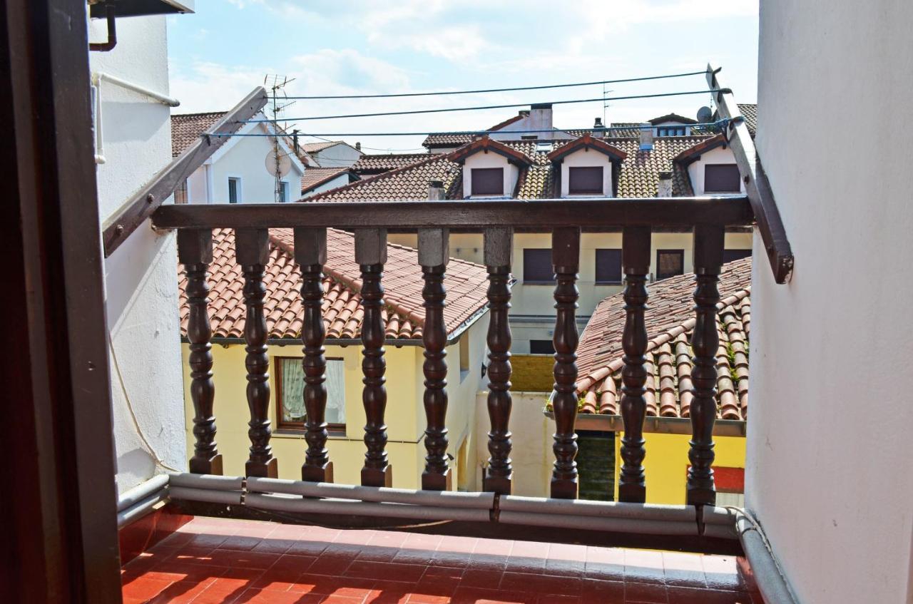 Apartamento El Corro: Con Parking En Pleno Centro De קומיאס מראה חיצוני תמונה